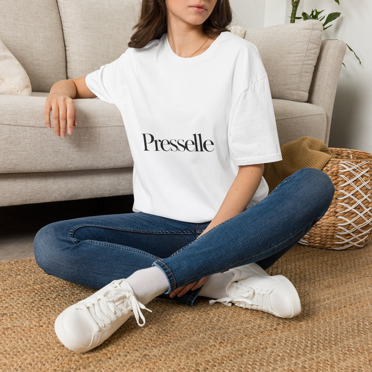 Presselle logo T-shirt | Minimalistisch typografie T-shirt